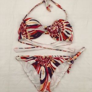 A. Che bikini set - new without tags size Small